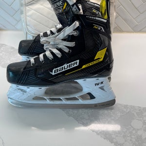 2024 Bauer Supreme M4 Hockey Skates Extra Wide Width Size 4.5 (Used)
