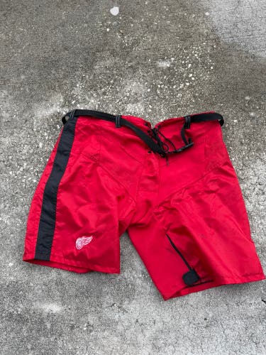 Detroit Red Wings Reverse Retro red size XL Bauer Pant Shell Pro Stock (Used)