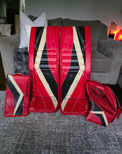 34" True px5 Goalie Leg Pads