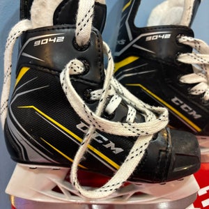 CCM Tacks Hockey Skates 9 (Used)