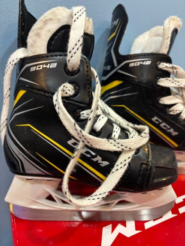 CCM Tacks Hockey Skates 9 (Used)