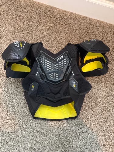 Men's Medium Junior Bauer Supreme 3S Pro Shoulder Pads (Used)