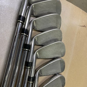 Men's Wilson Staff CI7 Right Handed Iron Set Uniflex (6 Clubs) #6 - #9, PW, GW Steel Shaft (Used)