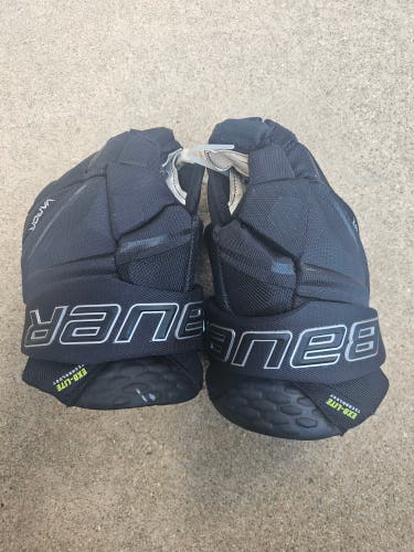 Bauer Vapor Hyperlite Gloves 12" (Used)