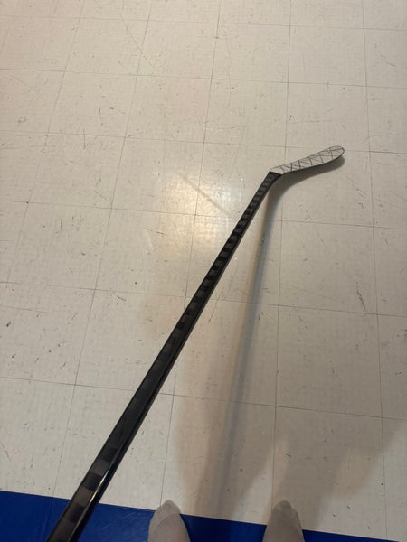 Intermediate Pro Blackout Right Handed Hockey Stick P28 (Used)