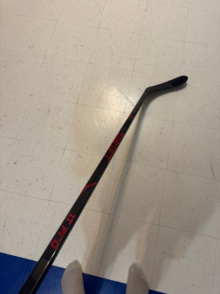 Senior Right Handed Hockey Stick P28M (Used)
