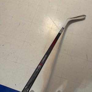 Senior Bauer Vapor X5 Pro Right Handed Hockey Stick P28 (Used)