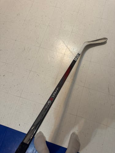 Senior Bauer Vapor X5 Pro Right Handed Hockey Stick P28 (Used)