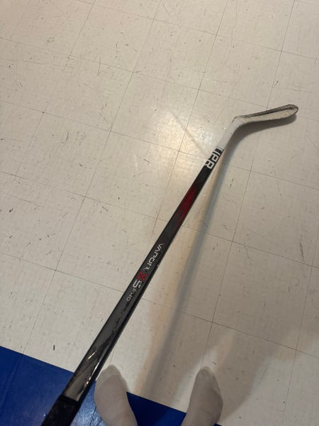 Senior Bauer Vapor X5 Pro Right Handed Hockey Stick P28 (Used)