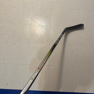 Intermediate Bauer Vapor Hyperlite 2 Right Handed Hockey Stick P92 (Used)