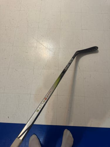 Intermediate Bauer Vapor Hyperlite 2 Right Handed Hockey Stick P92 (Used)