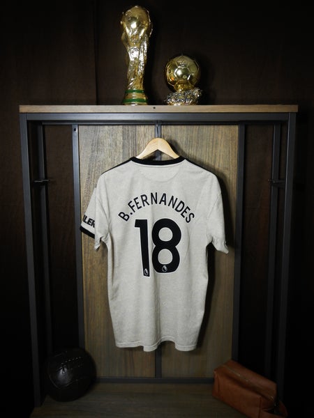 Manchester United 2019/20 Away Jersey – Bruno Fernandes #18 – Size L – Beige Adidas Kit
