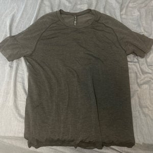 Black Medium Men's Lululemon Shirt (Used)