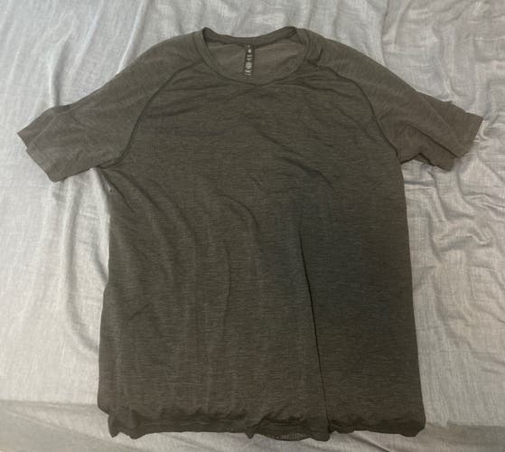 Black Medium Men's Lululemon Shirt (Used)