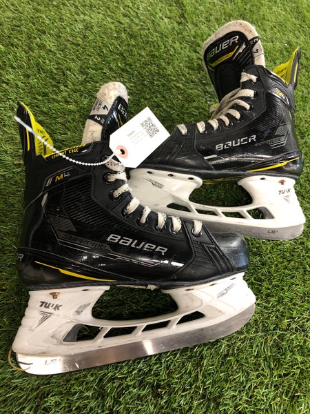 Intermediate Bauer Supreme M4 Hockey Skates Size 4 (Used)