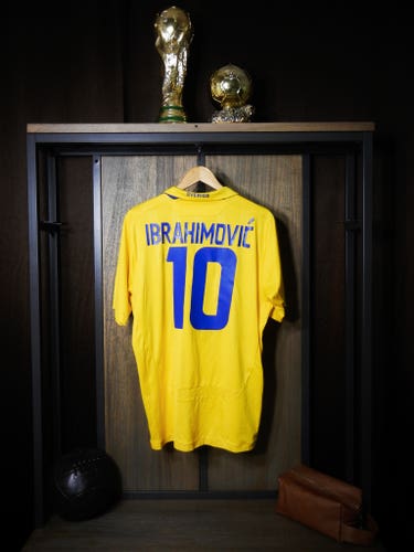 Sweden 2009/10 Home Jersey – Zlatan Ibrahimović #10 – Size L – Yellow Umbro Shirt