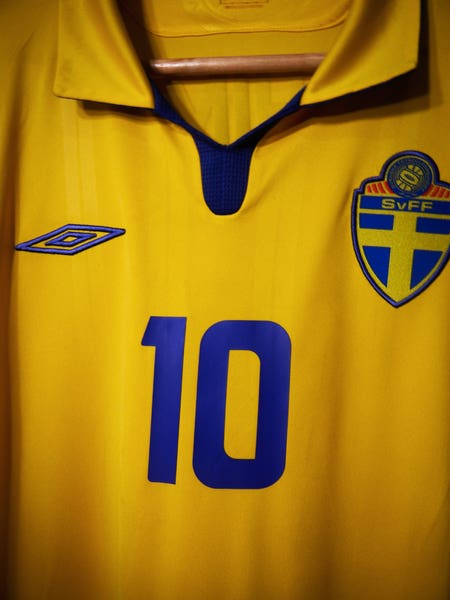 Sweden 2009/10 Home Jersey – Zlatan Ibrahimović #10 – Size L
