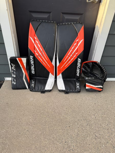 Small 33” Bauer Vapor 3X Goalie Leg Pads, glove and blocker(Used)