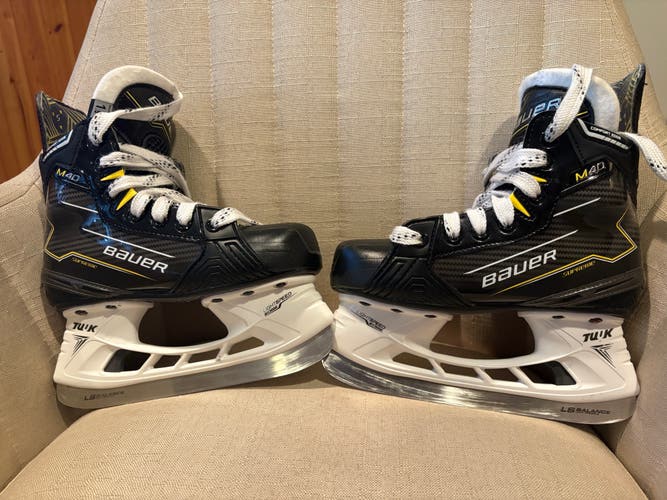 2024 Bauer Supreme M40 Hockey Skates Regular Width Size 1.5 (Used for less then 2 hours)