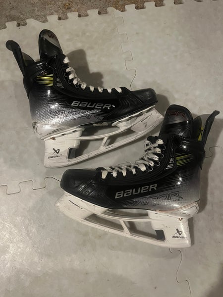 2023 Bauer Vapor Hyperlite 2 Hockey Skates Narrow Width 8.5 (Used)