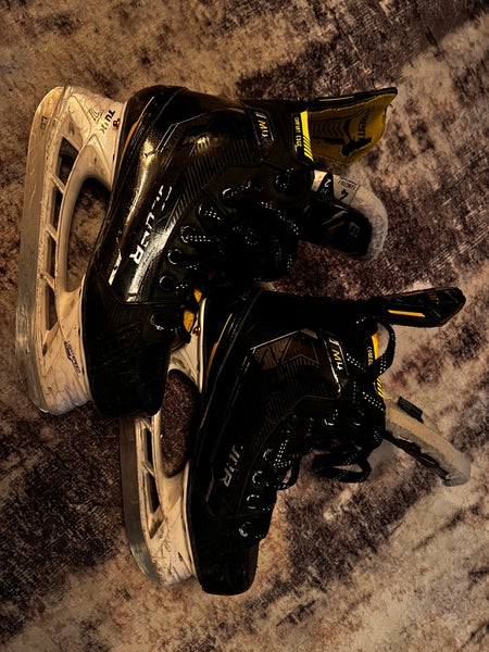2022 Bauer Supreme M4 Hockey Skates Regular Width Size 4 (Used)