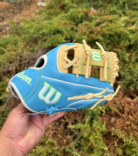 2025 Wilson RH Infield A2000 Baseball Glove 11" (New)