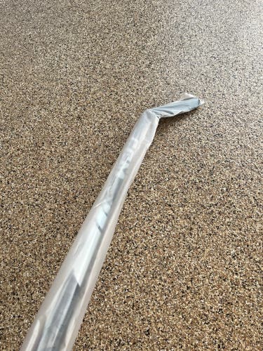 Intermediate CCM JetSpeed Right Handed Hockey Stick P28M Pro Stock (New)