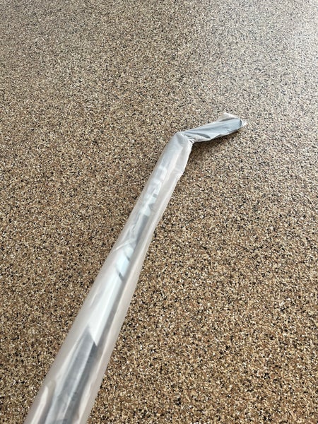 Intermediate CCM JetSpeed Right Handed Hockey Stick P28M Pro Stock (New)