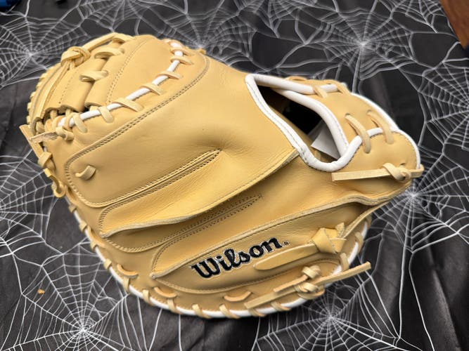 Wilson A1000 RH Catcher's Baseball Glove 33" (New)
