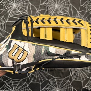 Wilson A2000 RH Baseball Outfield glove 12.75" (New)
