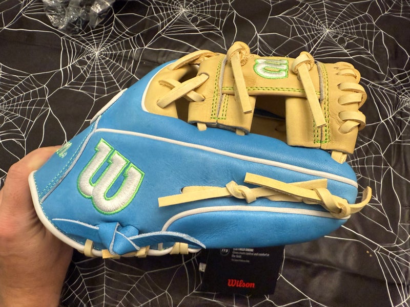 Wilson A2000 RH Infield Baseball Glove 11" (New)