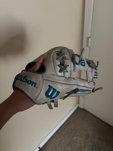 Wilson A2000 RH Infield Baseball Glove 11.5" (Used)