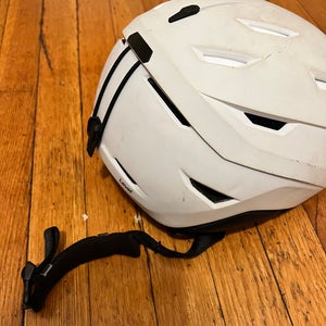 Unisex Large Smith Helmet (Used)