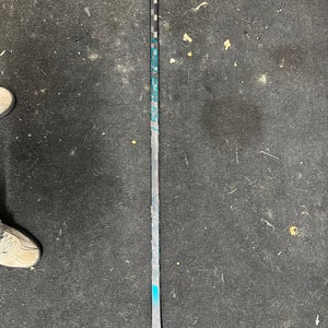 Intermediate CCM Vizion Right Handed Hockey Stick P28 (New)