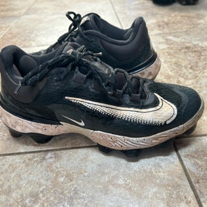 Black Kid's 7Y (Big Kids / Youth) Nike Molded Cleats (Used)