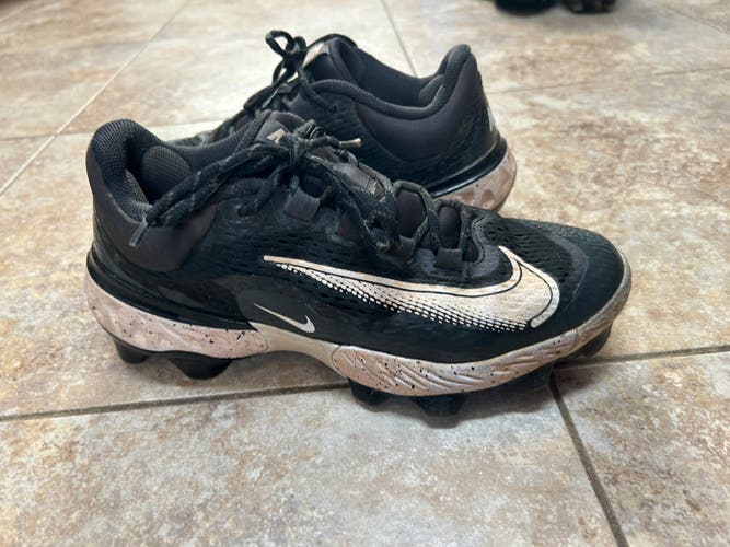 Black Kid's 7Y (Big Kids / Youth) Nike Molded Cleats (Used)