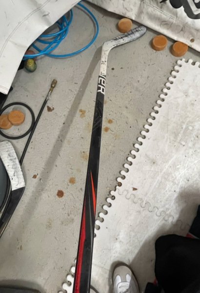 Intermediate Bauer Vapor FlyLite Right Handed Hockey Stick P28 (Used)