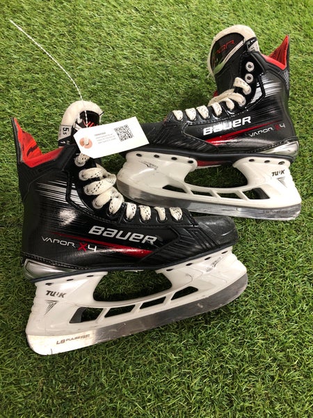 Intermediate Bauer Vapor X4 Hockey Skates Size 5.5 (Used)