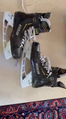 Senior Bauer Regular Width  Pro Stock 8.5 Supreme 2S Pro Hockey Skates