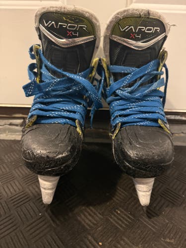 Bauer Vapor X4 Hockey Skates Regular Width Size 3.5 (Used)