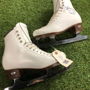 White Riedell Diamond Figure Skates Adult 5.5 (Used)