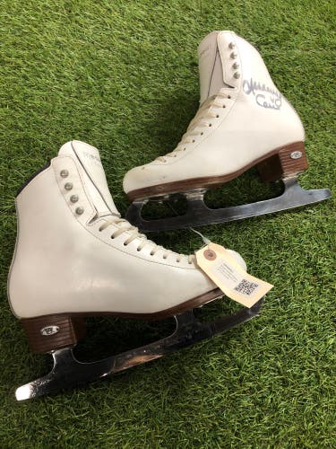 White Riedell Diamond Figure Skates Adult 5.5 (Used)