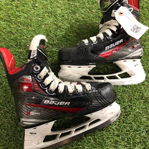 Youth Bauer Vapor X5 Pro Hockey Skates Regular Width 13.5 (Used)