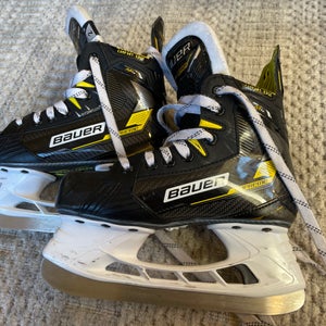 2024 Bauer Supreme M4 Hockey Skates Regular Width Size 2 (Used)