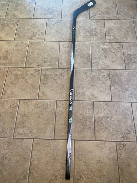 Senior Bauer Vapor FlyLite Right Handed Hockey Stick P92 (New)
