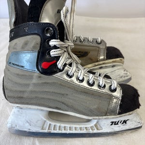 Bauer Vapor V Hockey Skates Regular Width Size 3 (Used)
