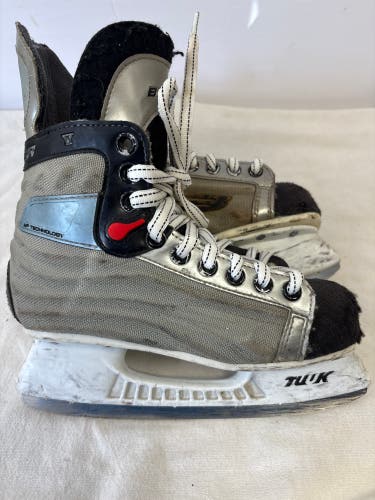 Bauer Vapor V Hockey Skates Regular Width Size 3 (Used)