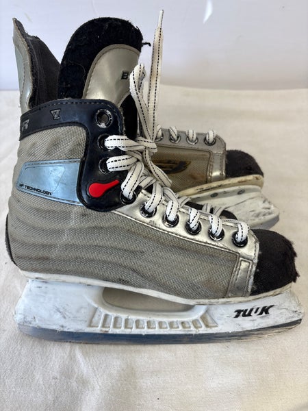 Bauer Vapor V Hockey Skates Regular Width Size 3 (Used)