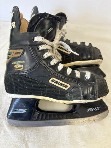 Bauer Supreme 3000 Hockey Skates Regular Width Size 2 (Used)