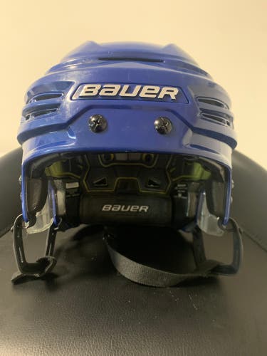 Medium Bauer Re-Akt 100 Helmet (Used)